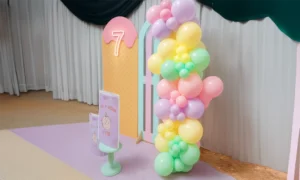 decoración con globos color pastel pop balloon
