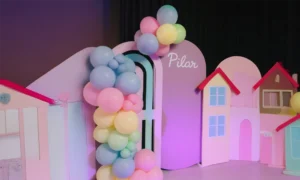 decoración con globos color pastel pop balloon